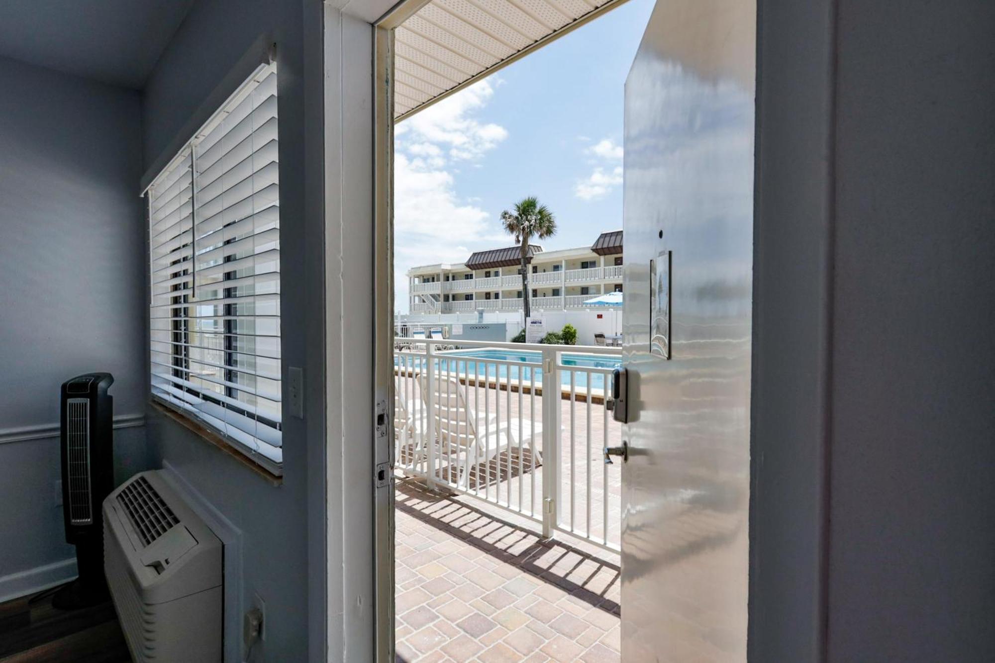 Coastal Waters 107 - A Studio Poolside Retreat New Smyrna Beach Dış mekan fotoğraf
